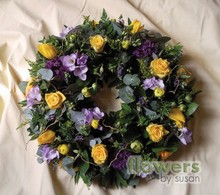 Classic wreath in blue and yellow